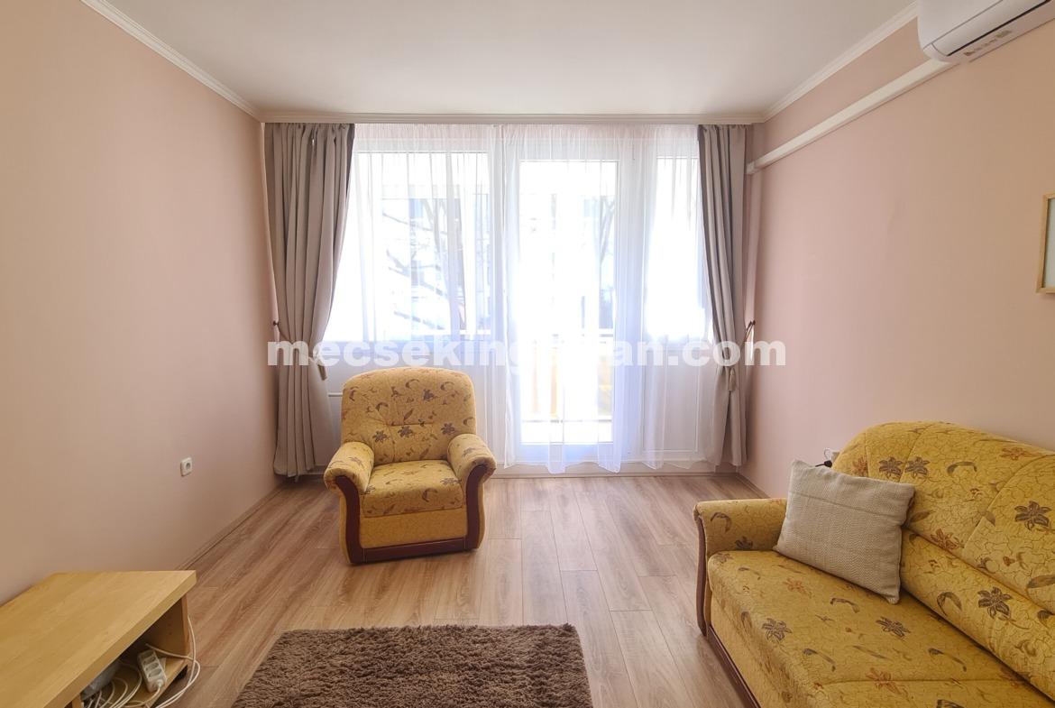 Pécs, Kertváros Csikor Kálmán utcában kiadó 2+1 fél szobás lakás