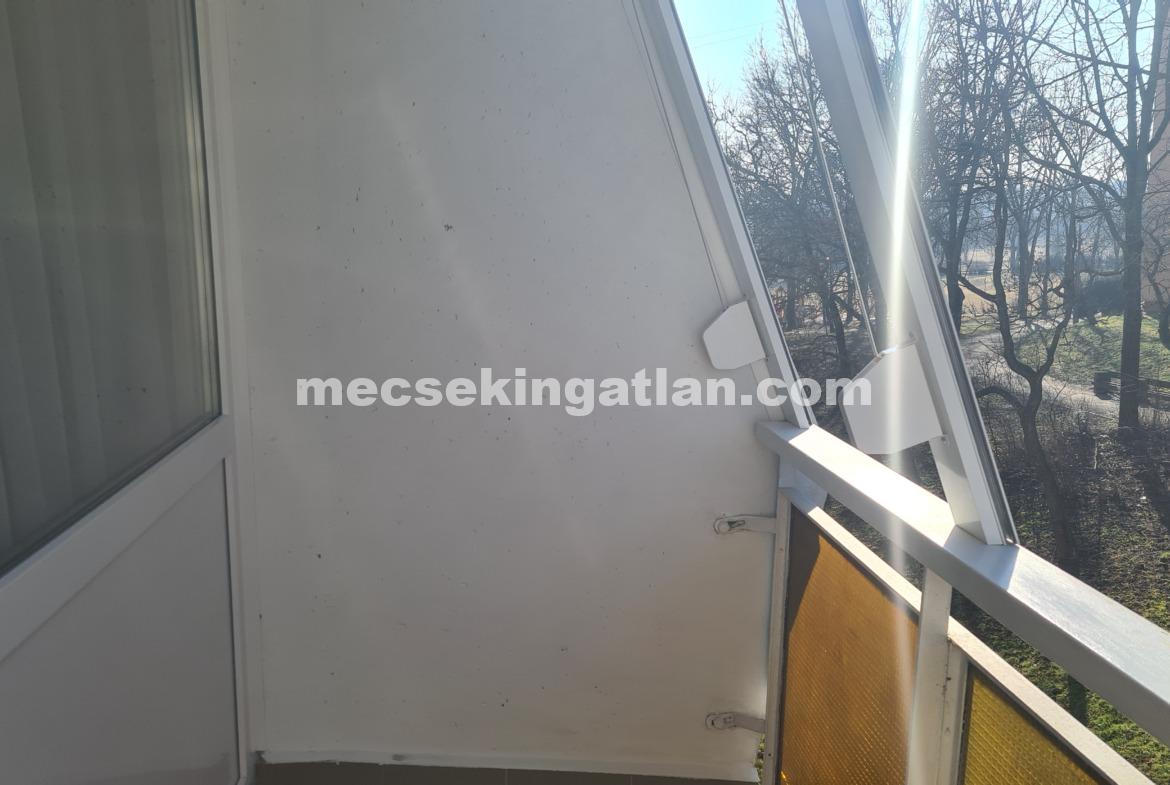 Pécs, Kertváros Csikor Kálmán utcában kiadó 2+1 fél szobás lakás