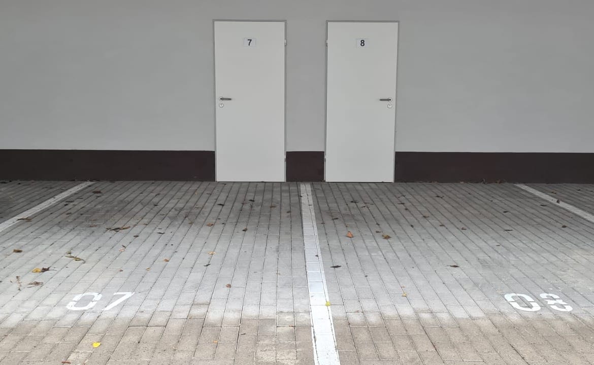 Kiadó Pécs Belvárosban a Munkàcsy utcában autóbeálló 1 autó részére
