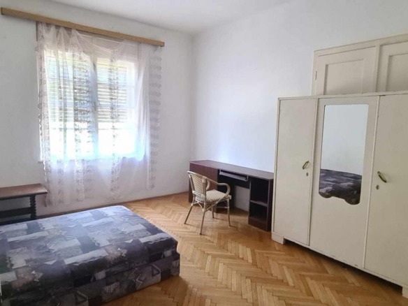 kiad&oacute; ingatlan t&eacute;rk&eacute;p P&eacute;cs