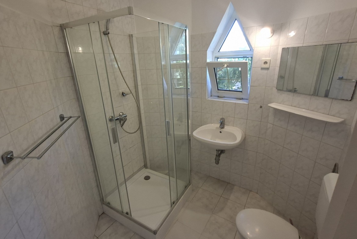 Kiadó önálló bérlemény Pécsett az Egyetemvárosban- ATLÉTA utcában 6 lakásos apartmanházban