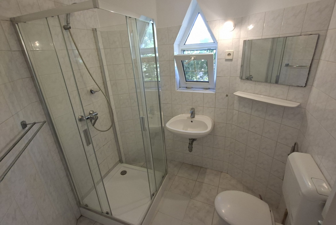 Kiadó önálló bérlemény Pécsett az Egyetemvárosban- ATLÉTA utcában 6 lakásos apartmanházban