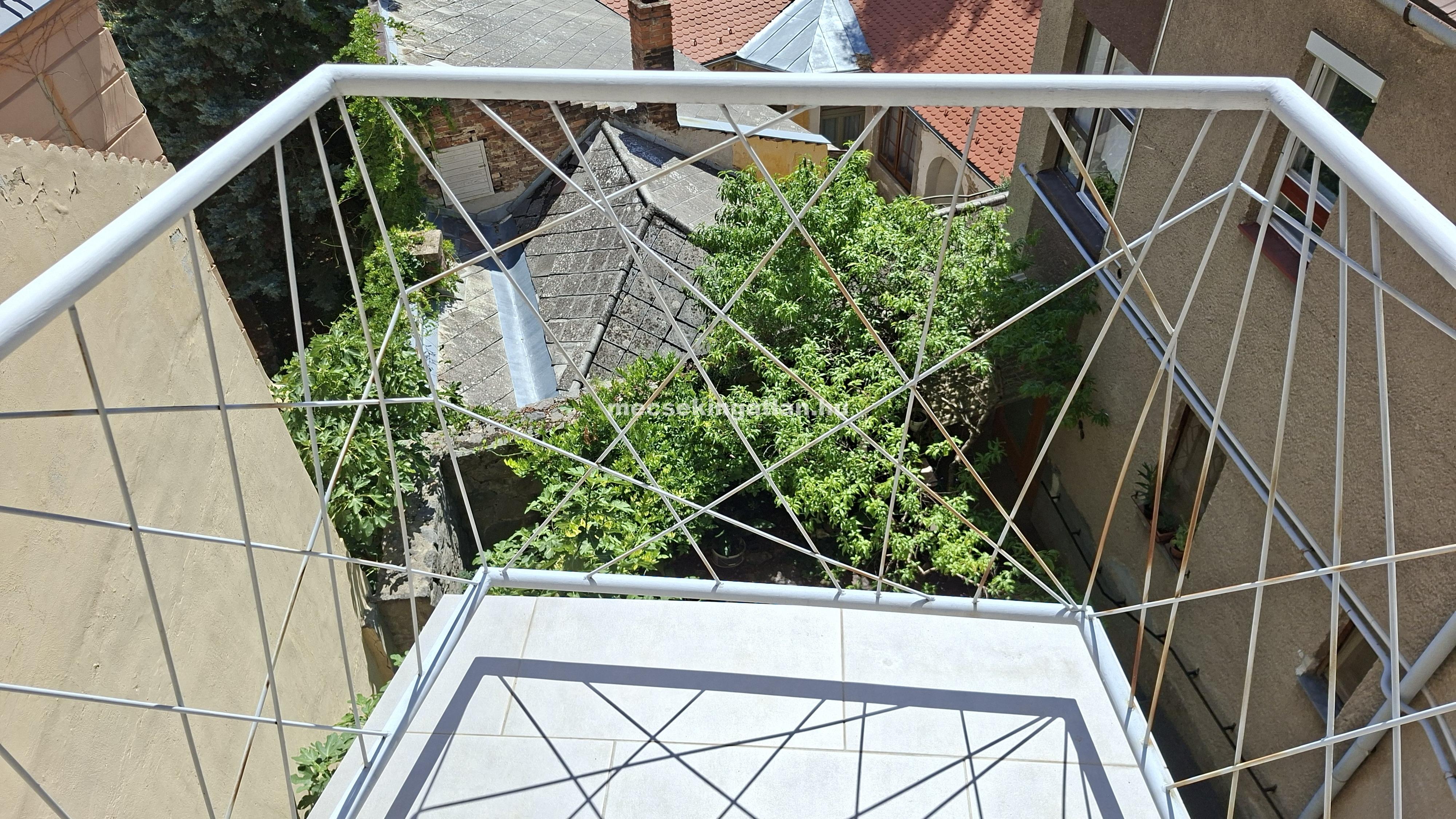 Pécs, Papnövelde utcában igényes lakás albérletbe kiadó