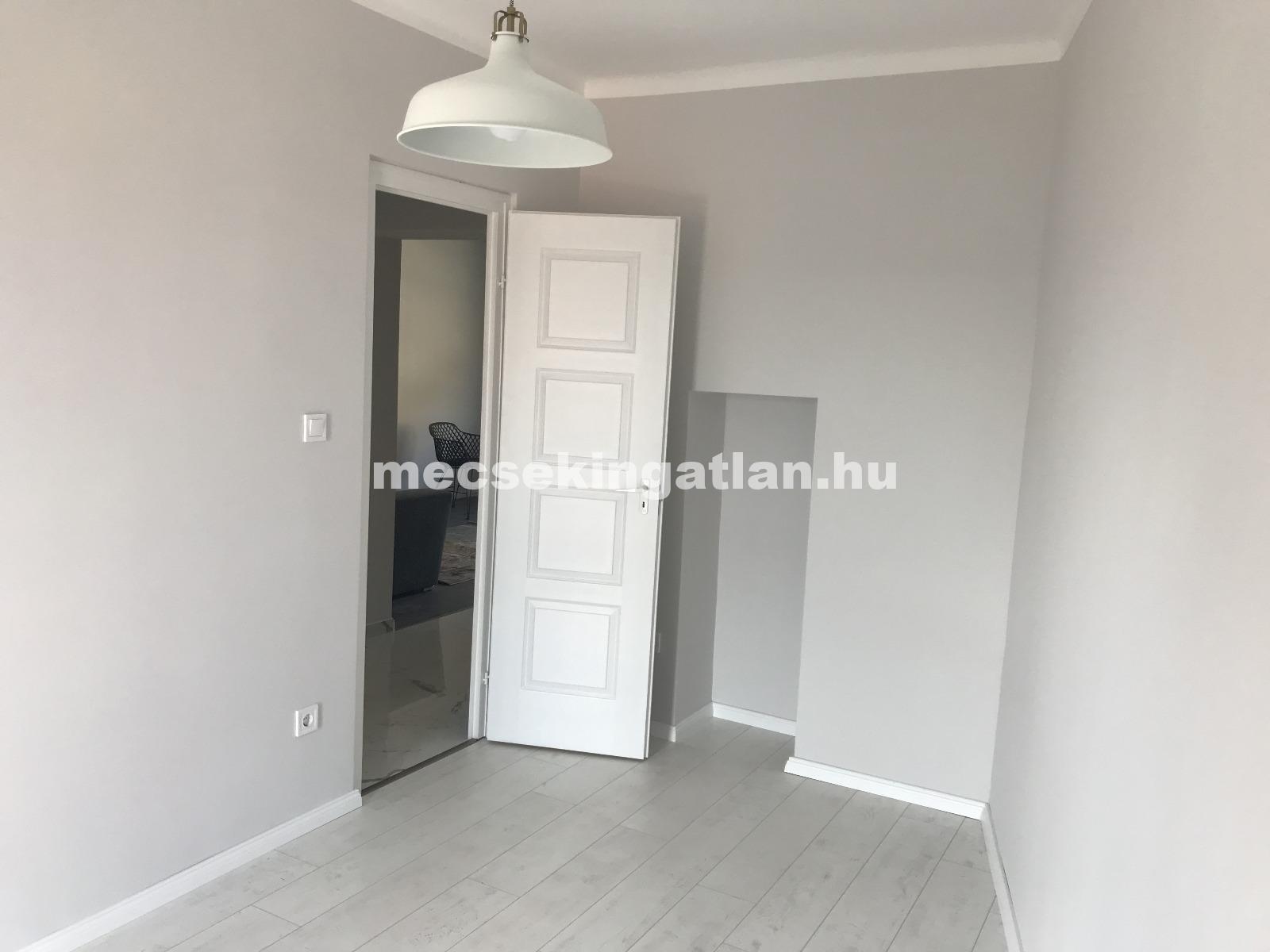 Pécs, Papnövelde utcában igényes lakás albérletbe kiadó
