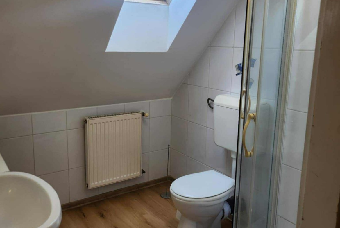 Kiadó Egyetemvárosban ATLÉTA utcában családi házban apartman diákok részére