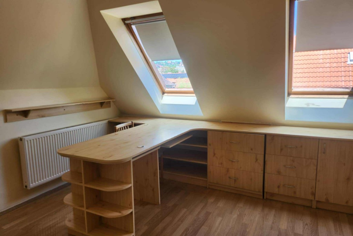 Kiadó Egyetemvárosban ATLÉTA utcában családi házban apartman diákok részére