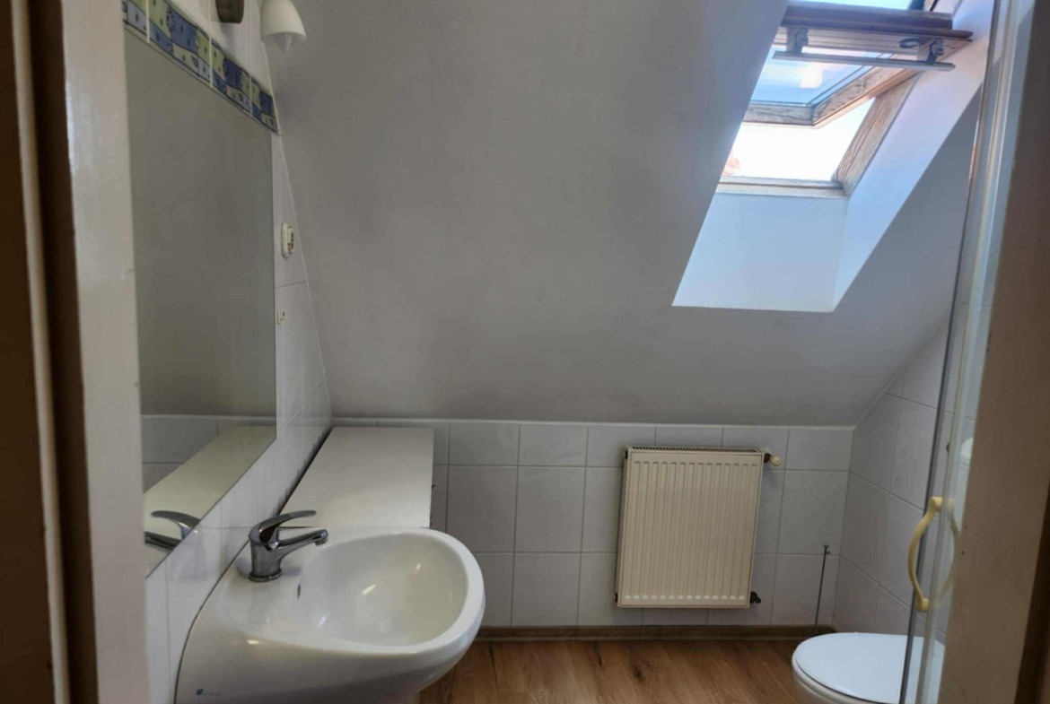 Kiadó Egyetemvárosban ATLÉTA utcában családi házban apartman diákok részére