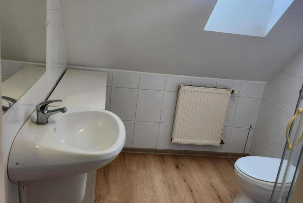 Kiadó Egyetemvárosban ATLÉTA utcában családi házban apartman diákok részére