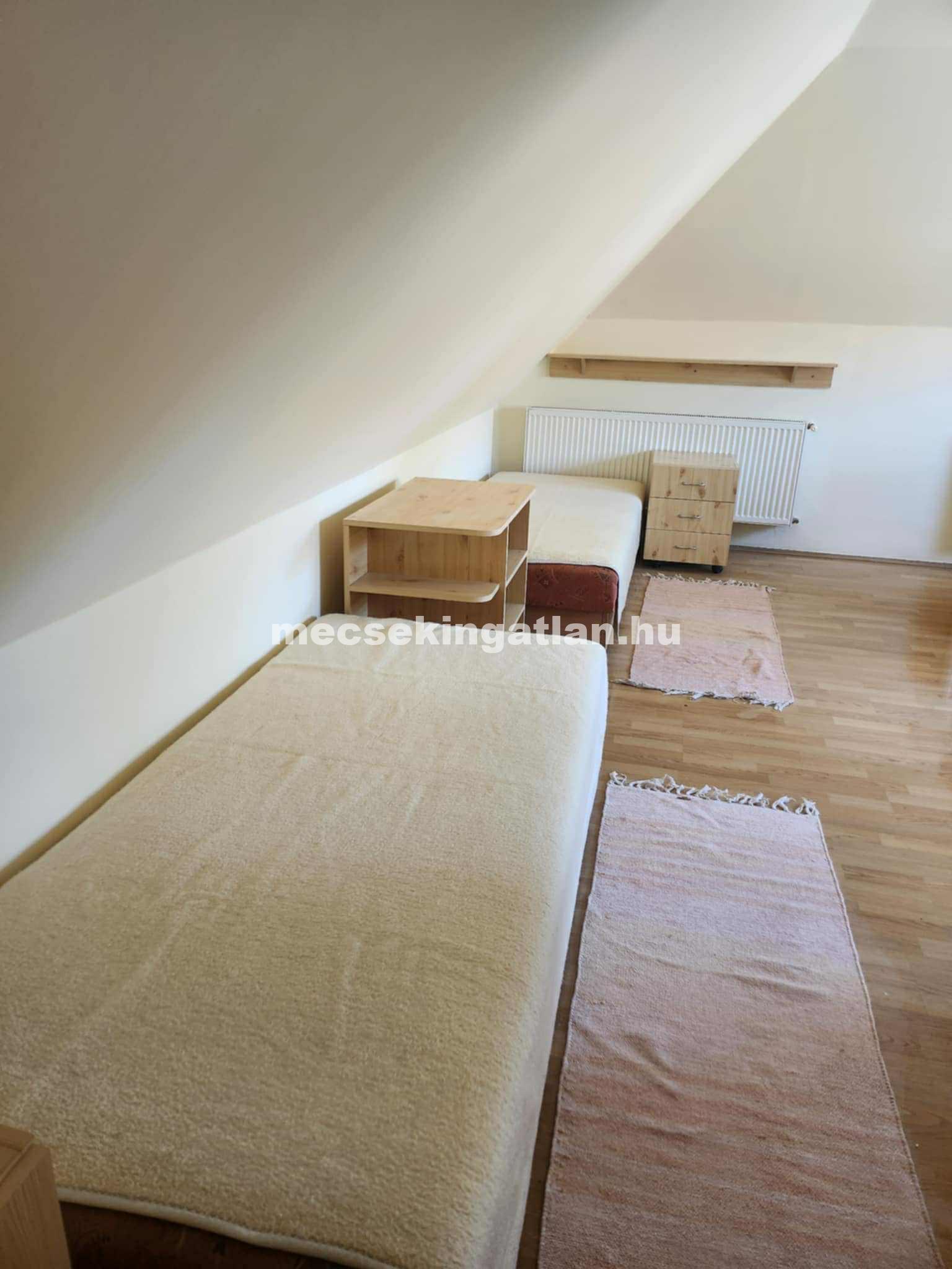 Kiadó Egyetemvárosban ATLÉTA utcában családi házban apartman diákok részére