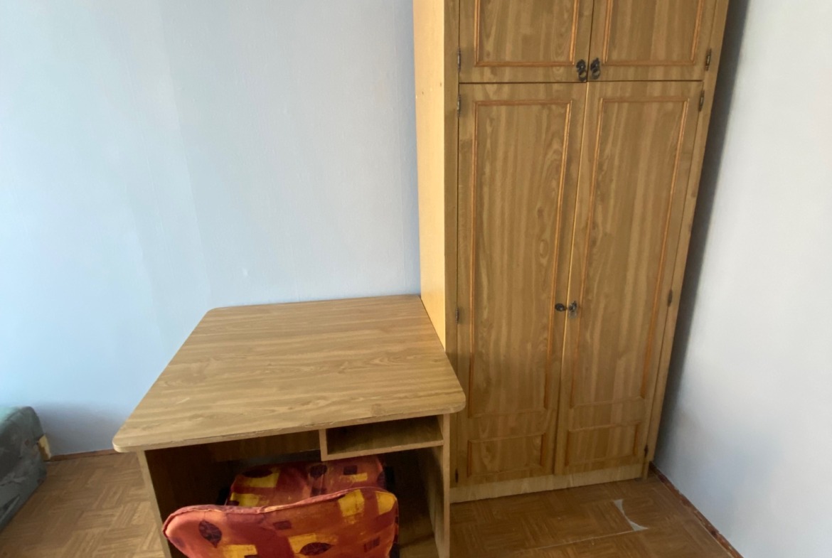 Péchy Blanka téren kiadó 8.emeleti 2 szobás lakás mindkét szobája diákoknak