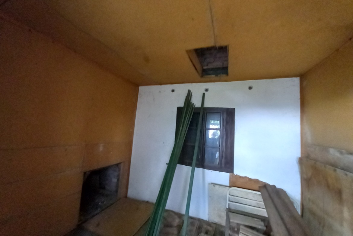 Harkány, Tenkes hegyen lakható épület kerttel, erdőrésszel eladó!