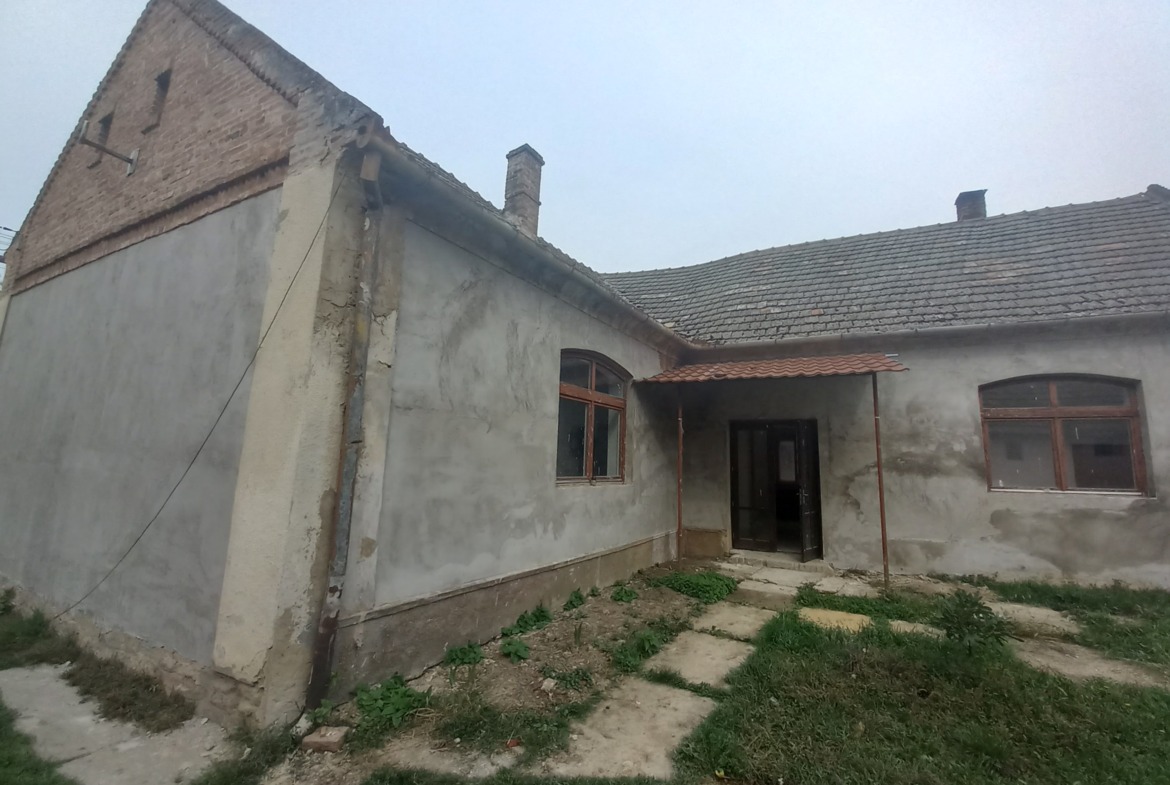 Pécstől 30 km távolságra Rózsafán eladó családi ház!