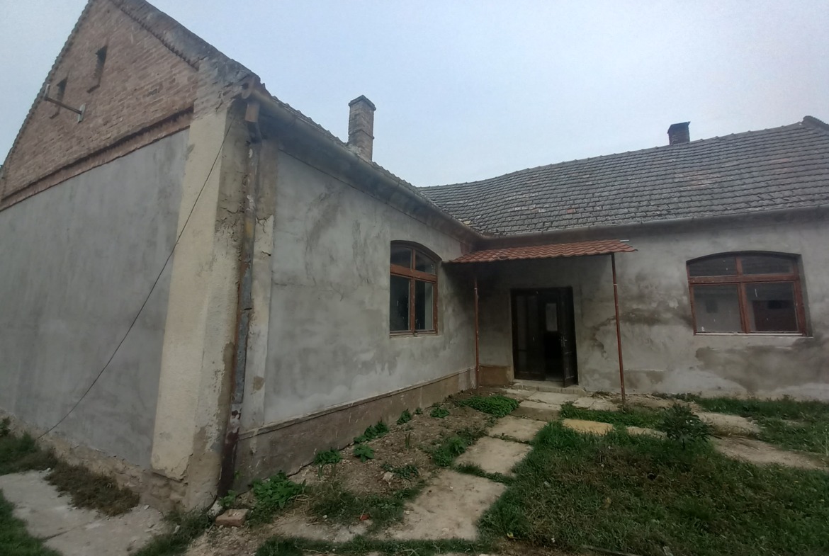 Pécstől 30 km távolságra Rózsafán eladó családi ház!