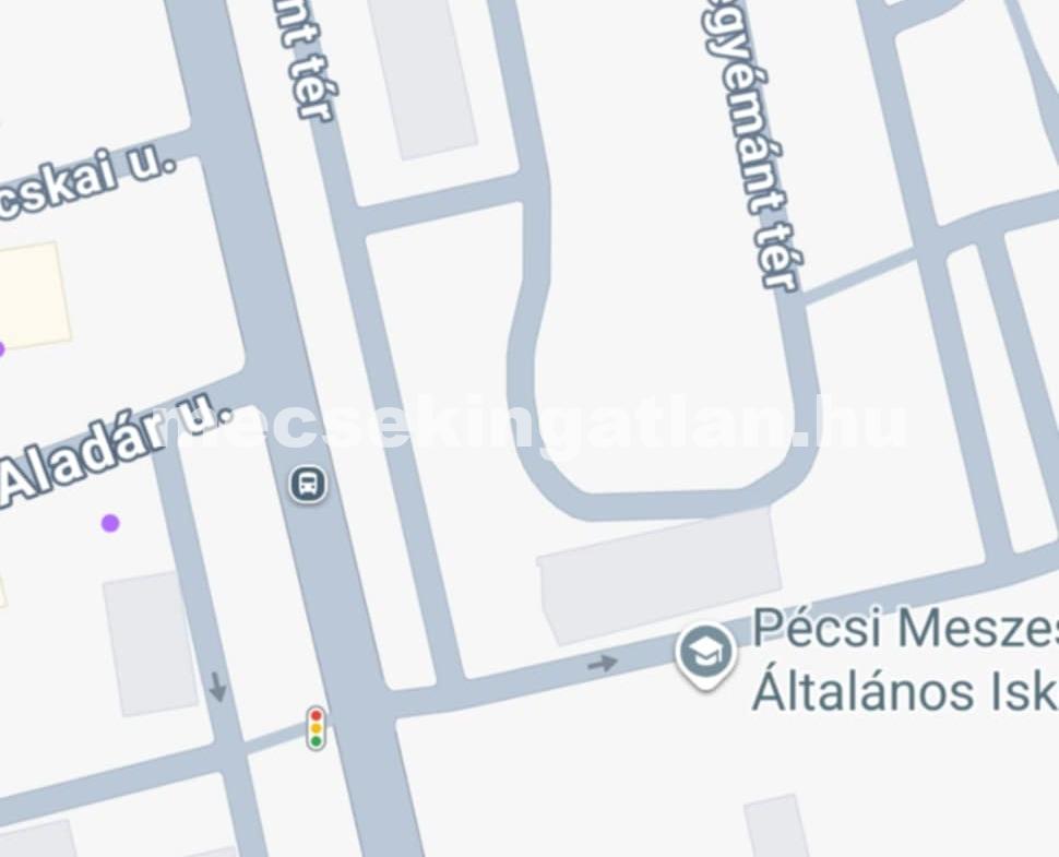 Eladó önálló zárható garázs Pécs – Meszesi Általános Iskola melletti 2. garázssoron