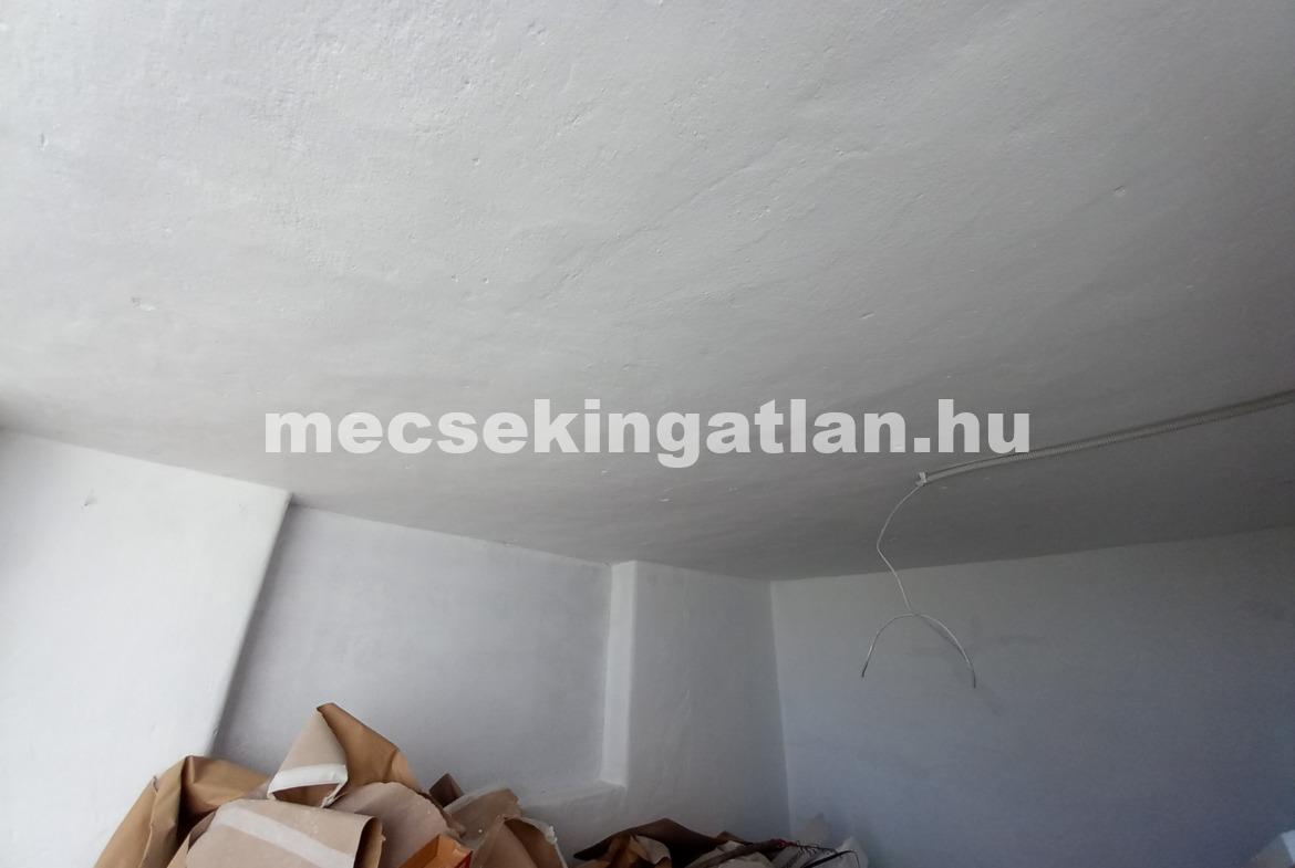 Pécsett felújított családi ház a Budai városrészen eladó!