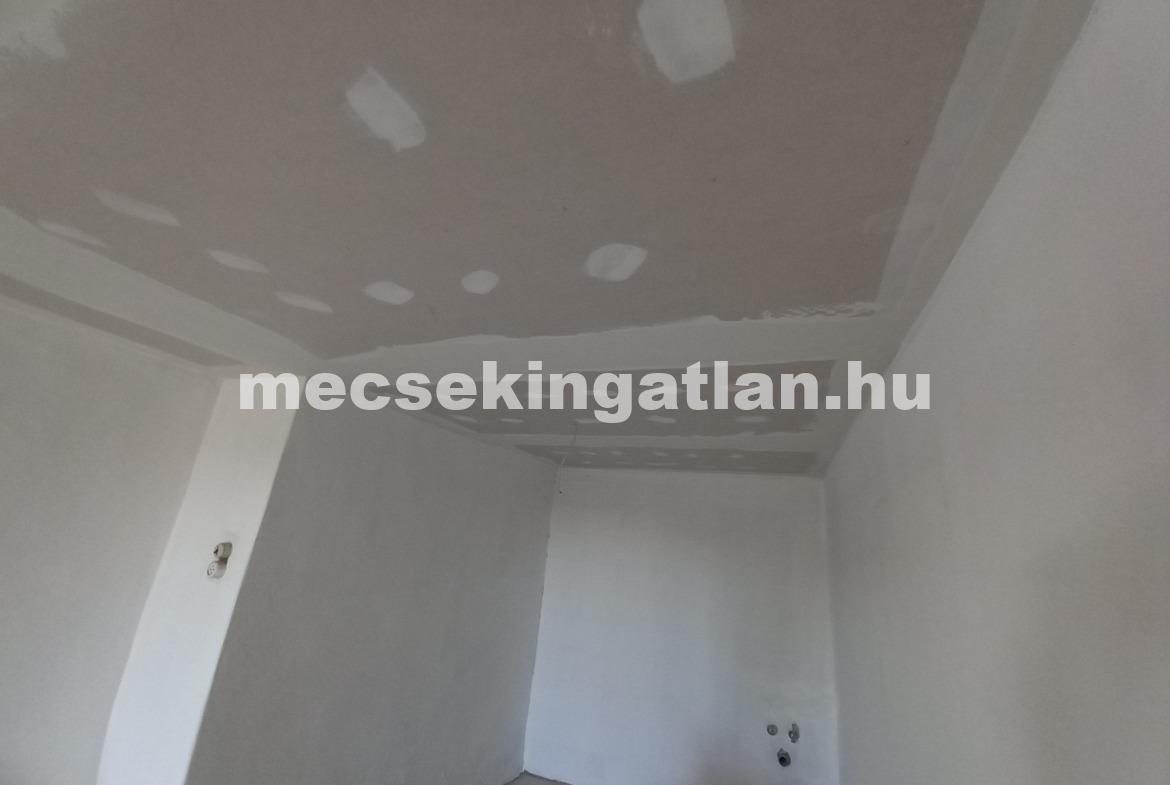 Pécsett felújított családi ház a Budai városrészen eladó!