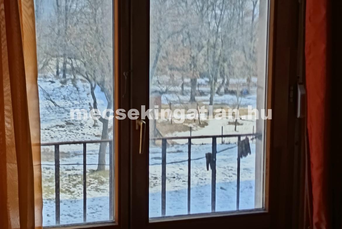 Pécsett a Pákolitz István utcában téglalakás eladó!