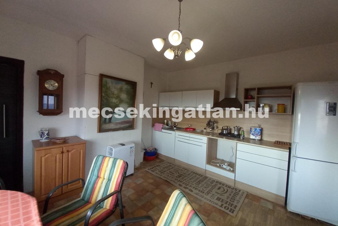 A Mecsek oldalában – a Sáska -dűlőben örökpanorámás ingatlan eladó!
