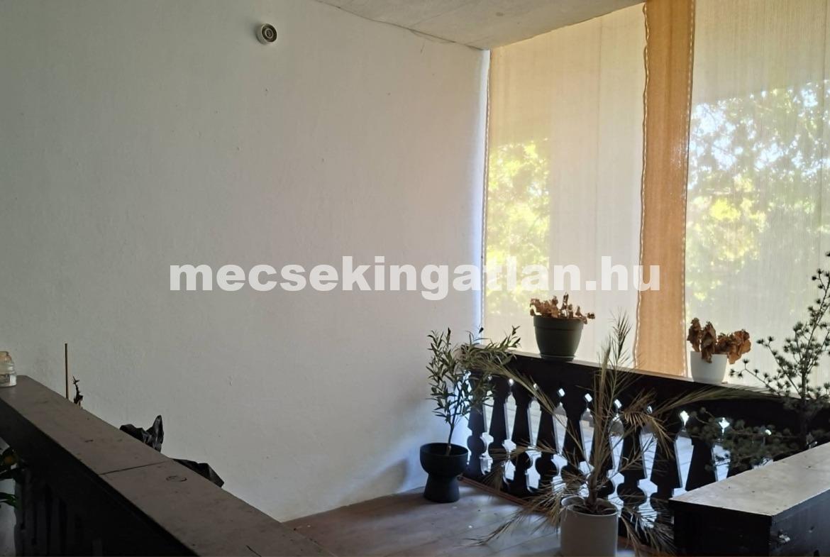 Pécs, Belvárosban eladó garzonlakás