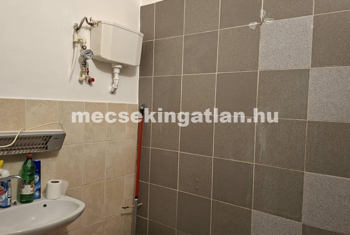 Pécs, Belvárosban eladó garzonlakás