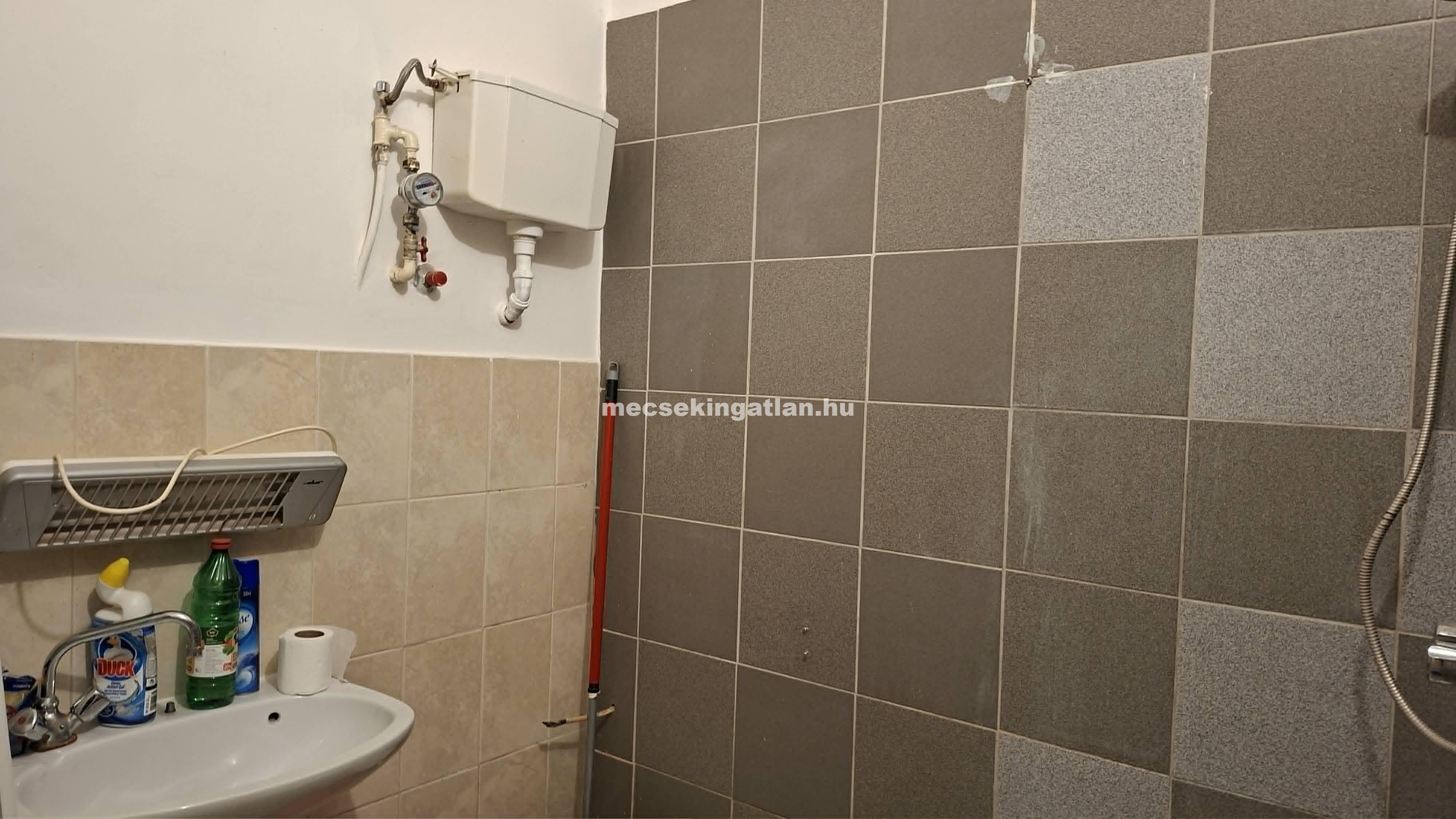 Pécs, Belvárosban eladó garzonlakás