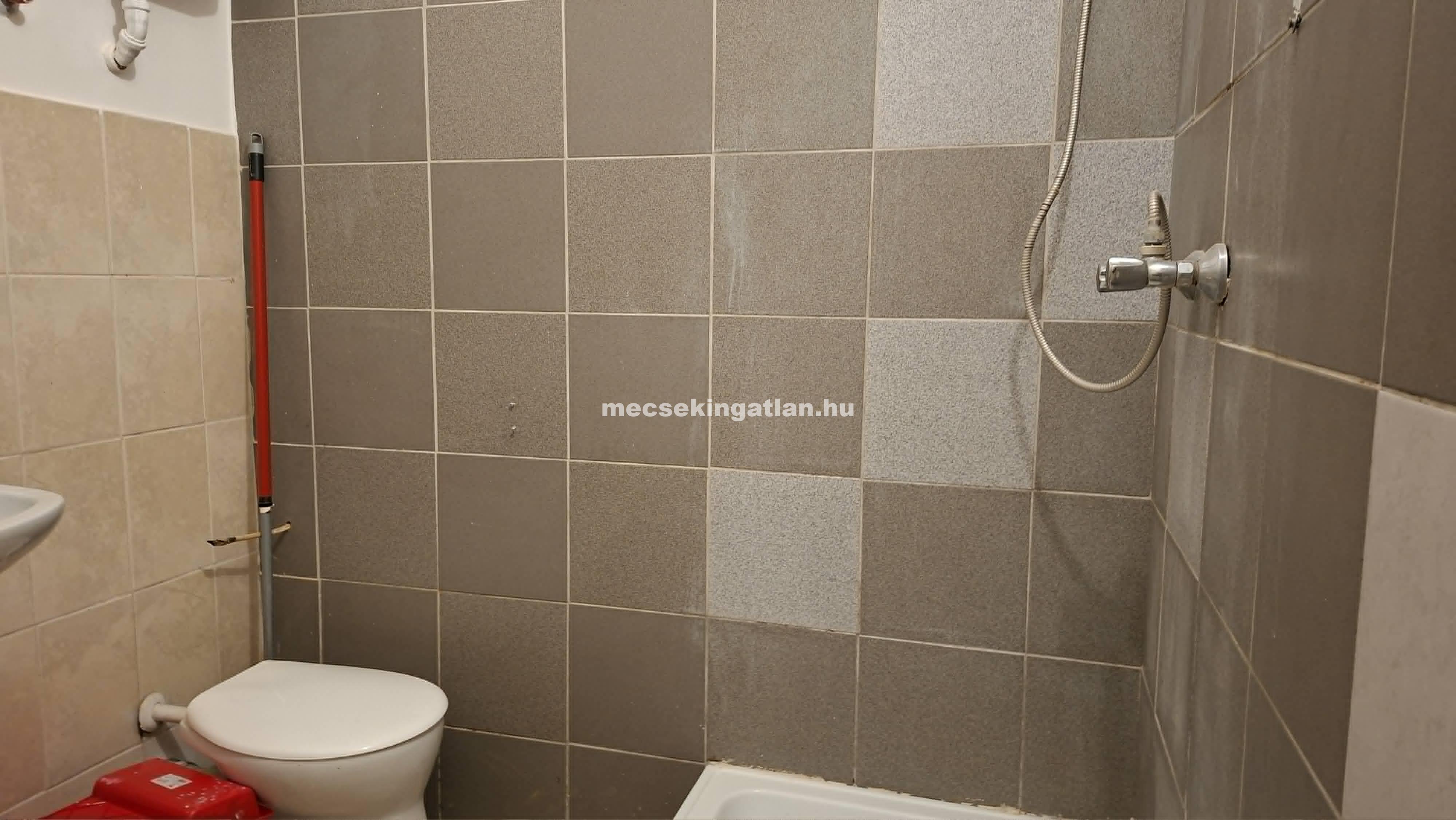 Pécs, Belvárosban eladó garzonlakás