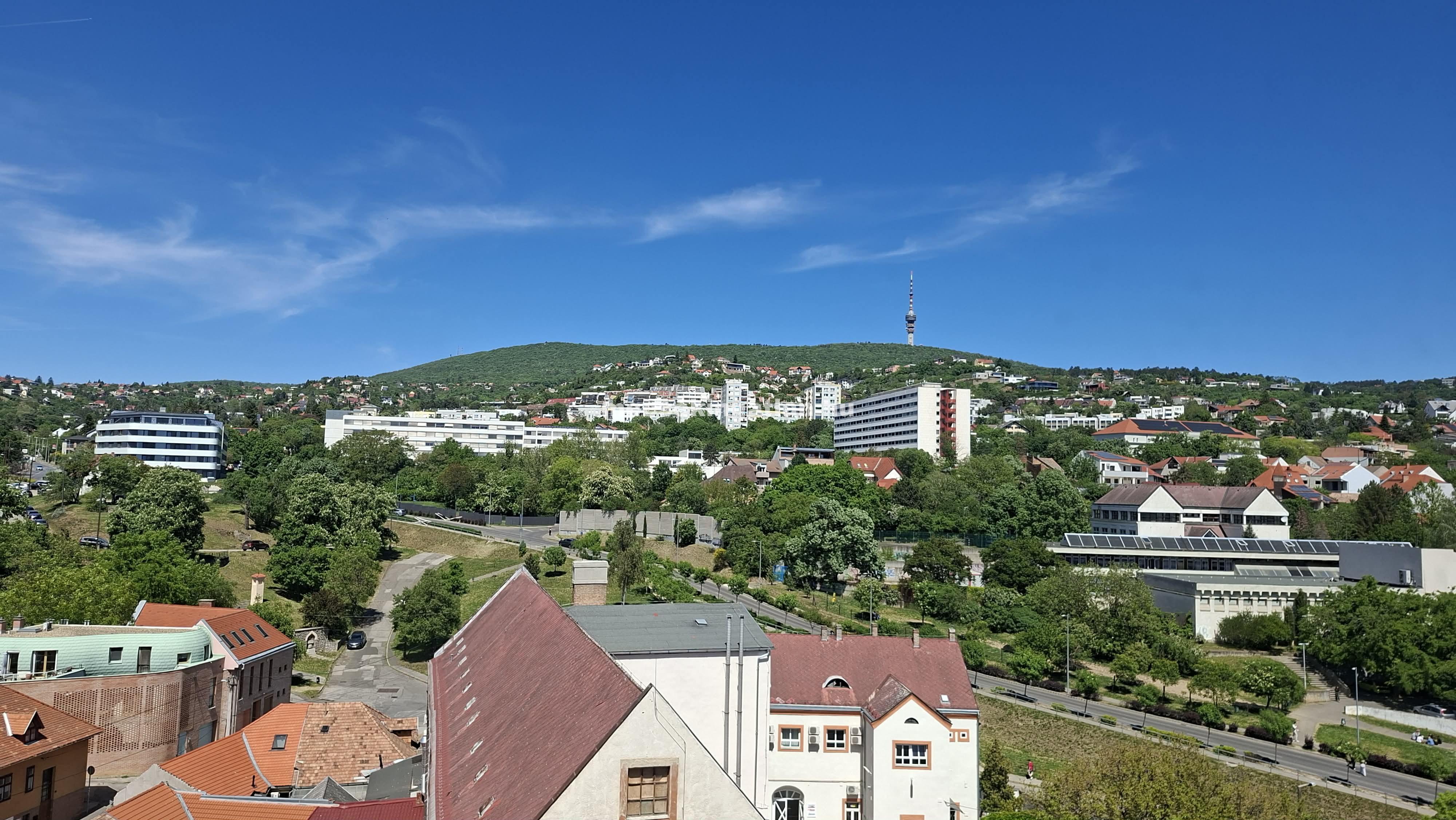 Kiadó Pécsett a Rókusalja utcában 9.emeleti lakásban 1 önálló szoba DIÁKLÁNYNAK