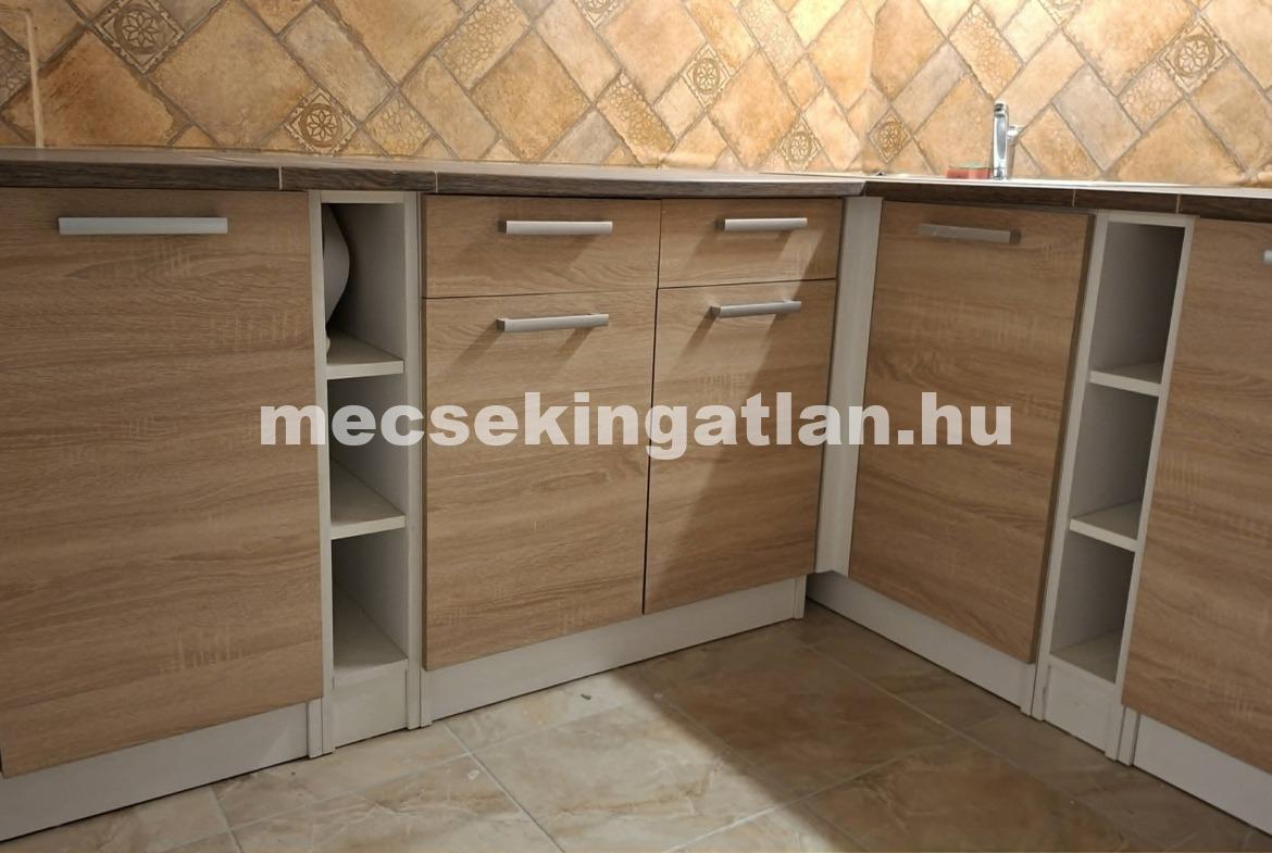 Pécs, Belvárosban eladó garzonlakás