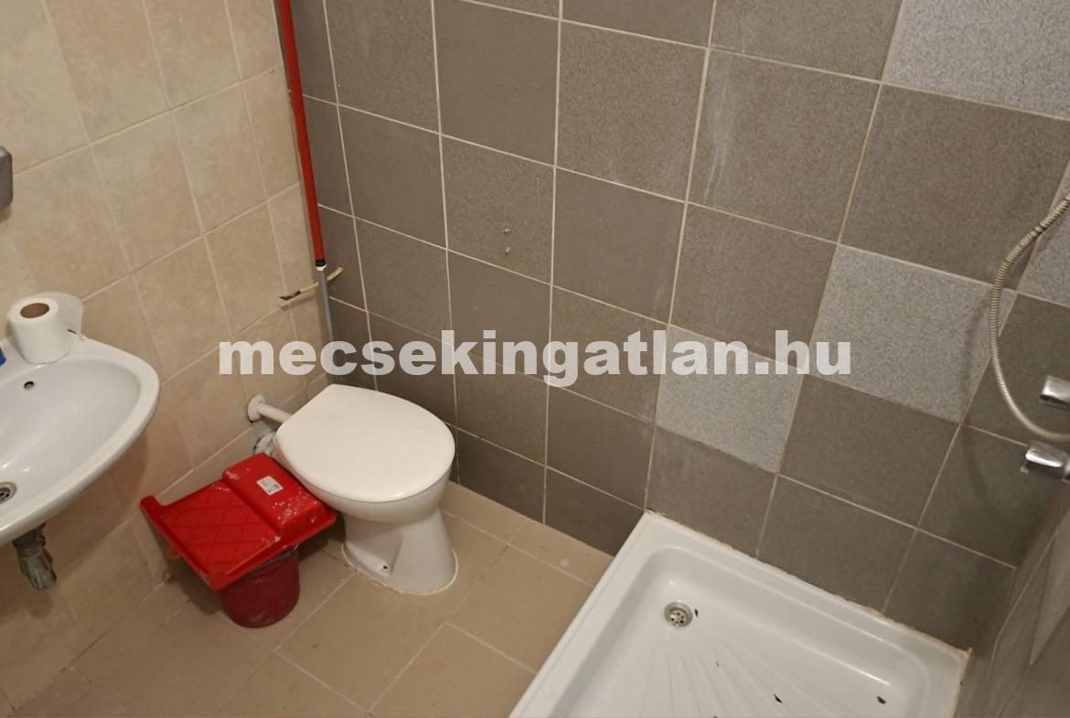 Pécs, Belvárosban eladó garzonlakás
