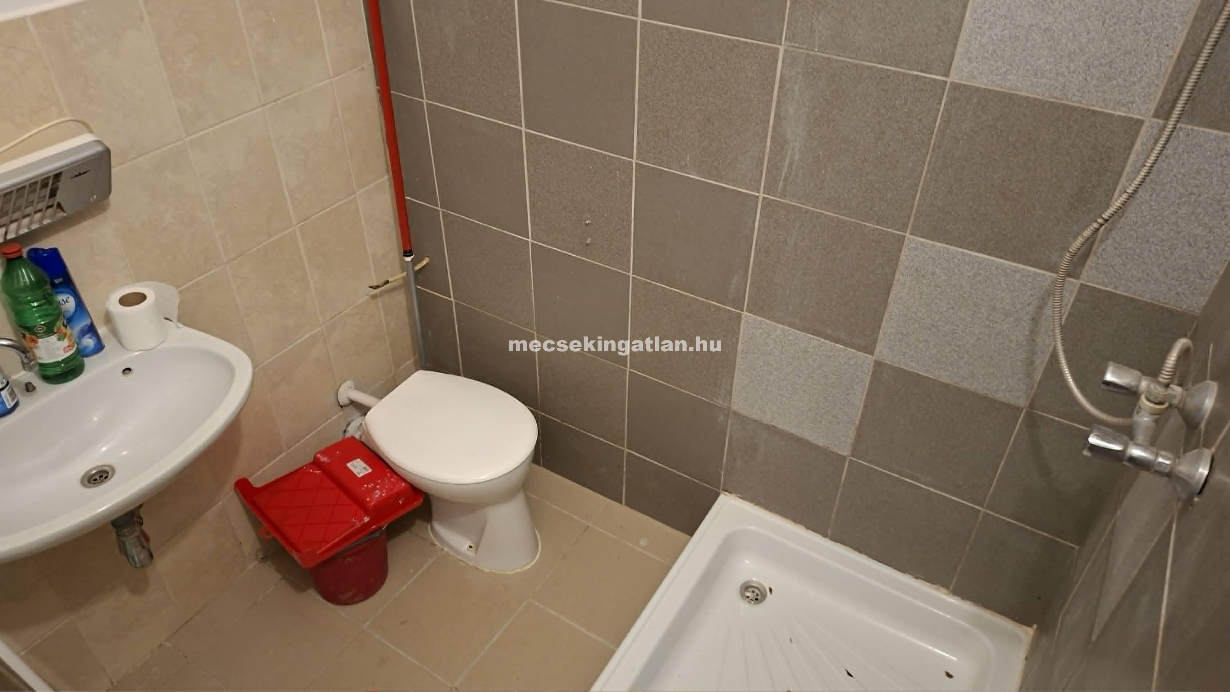Pécs, Belvárosban eladó garzonlakás