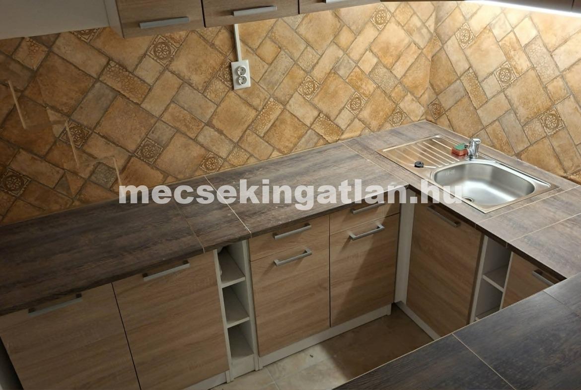 Pécs, Belvárosban eladó garzonlakás