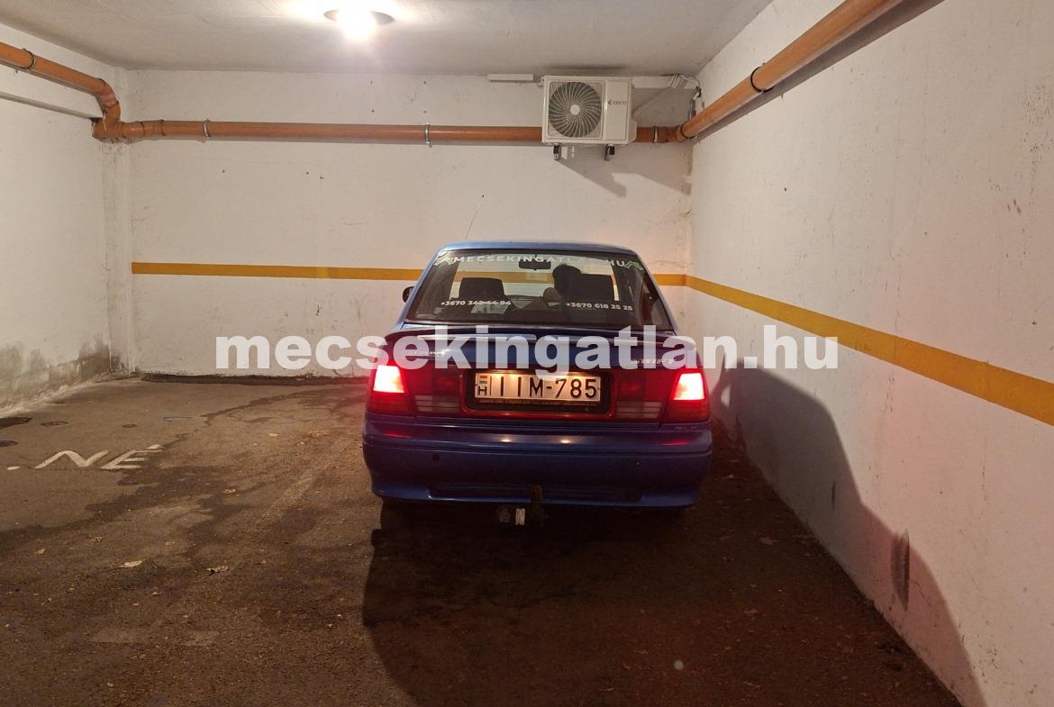 Pécs, Kórház térnél teremgarázs kiadó