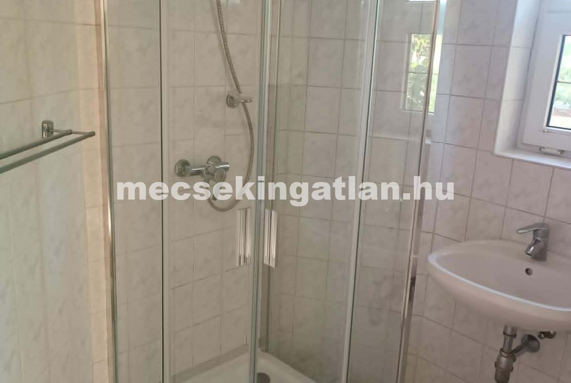 Kiadó önálló bérlemény Pécsett az Egyetemvárosban- ATLÉTA utcában 6 lakásos apartmanházban