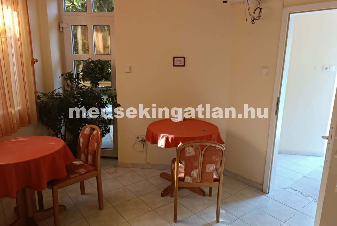 Kiadó önálló bérlemény Pécsett az Egyetemvárosban- ATLÉTA utcában 6 lakásos apartmanházban