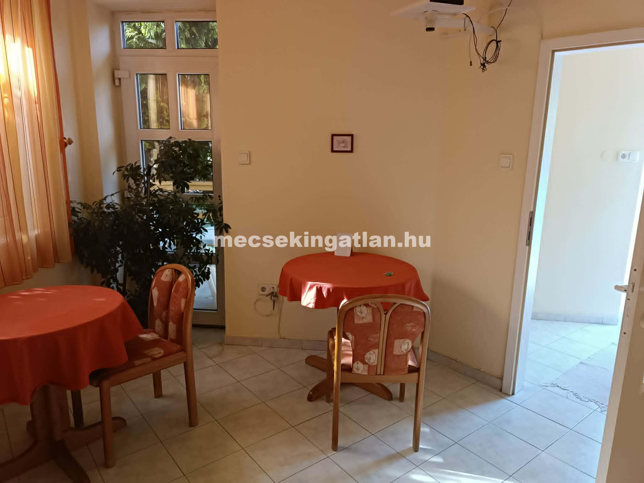 Kiadó önálló bérlemény Pécsett az Egyetemvárosban- ATLÉTA utcában 6 lakásos apartmanházban