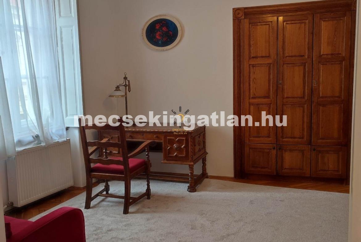 Pécs, Király utcában kiadó első emeleti fix rezsivel lakás