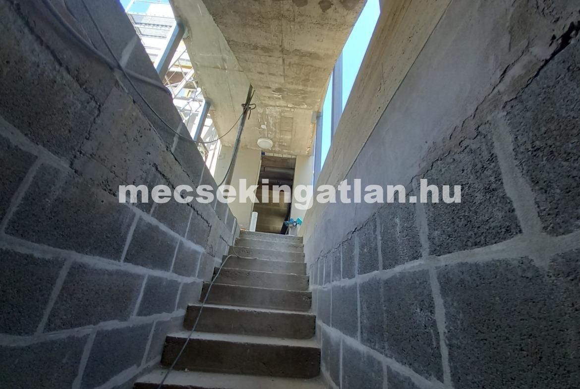 Luxus a Mecsek oldalon utolsó szabad lakás a Surányi úton!