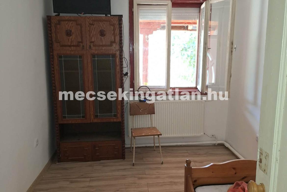 Szabadszentkirályon családi ház kiadó kertkapcsolattal!