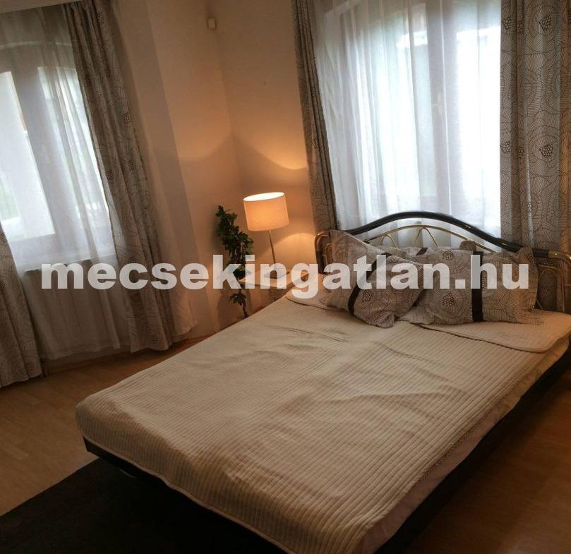Balatonlellén eladó 340 nm es igényes lakóingatlan: Többgenerációs ház, működő apartman-szálláshely