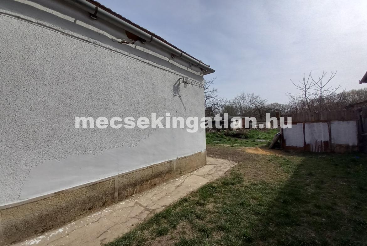 Remek áron eladó családi ház Szabadszentkirályon!