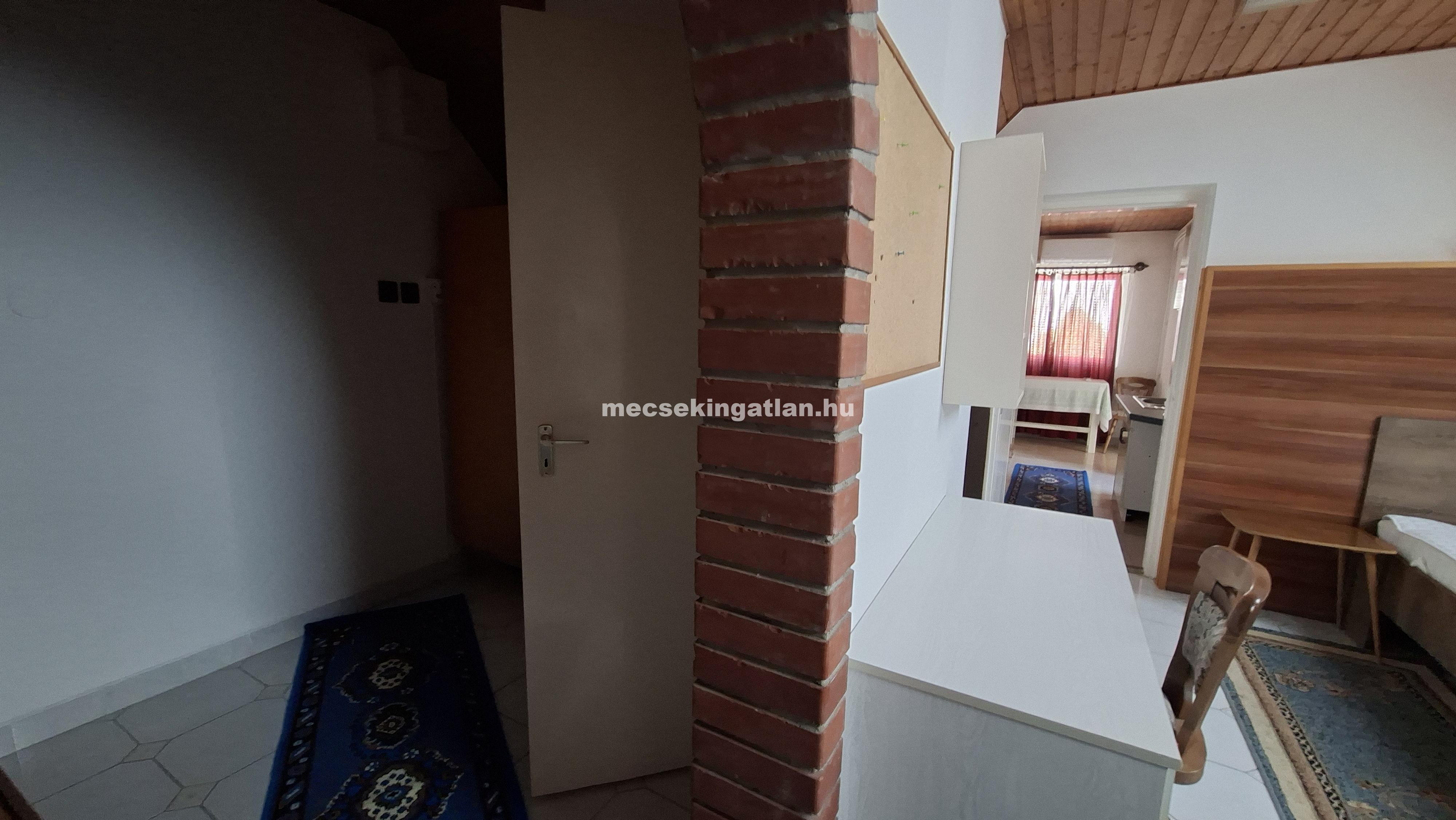 Pécs Egyetemvárosban kiadó garzonlakás az Orvostudományi Kartól 100 méterre kizárólag diák részére