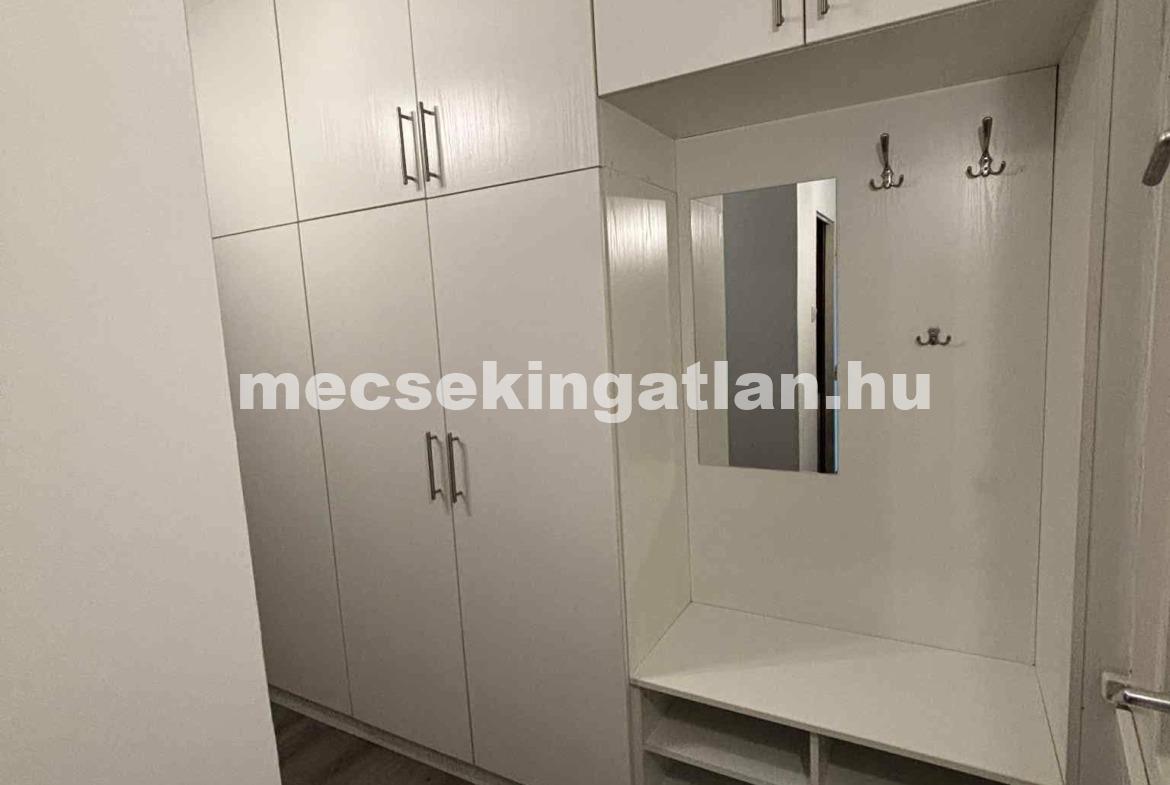 Egyetemvárosban kiadó ötödik emeleti 2 külön-nyíló szobás lakás egyetemisták részére