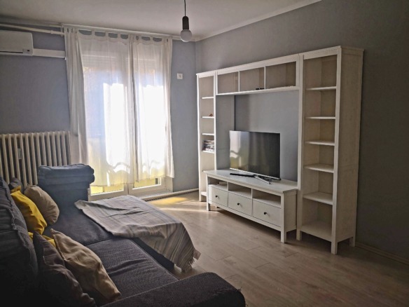ingatlan p&eacute;cs kiad&oacute; elad&oacute; lak&aacute;s alb&eacute;rletek p&eacute;cs