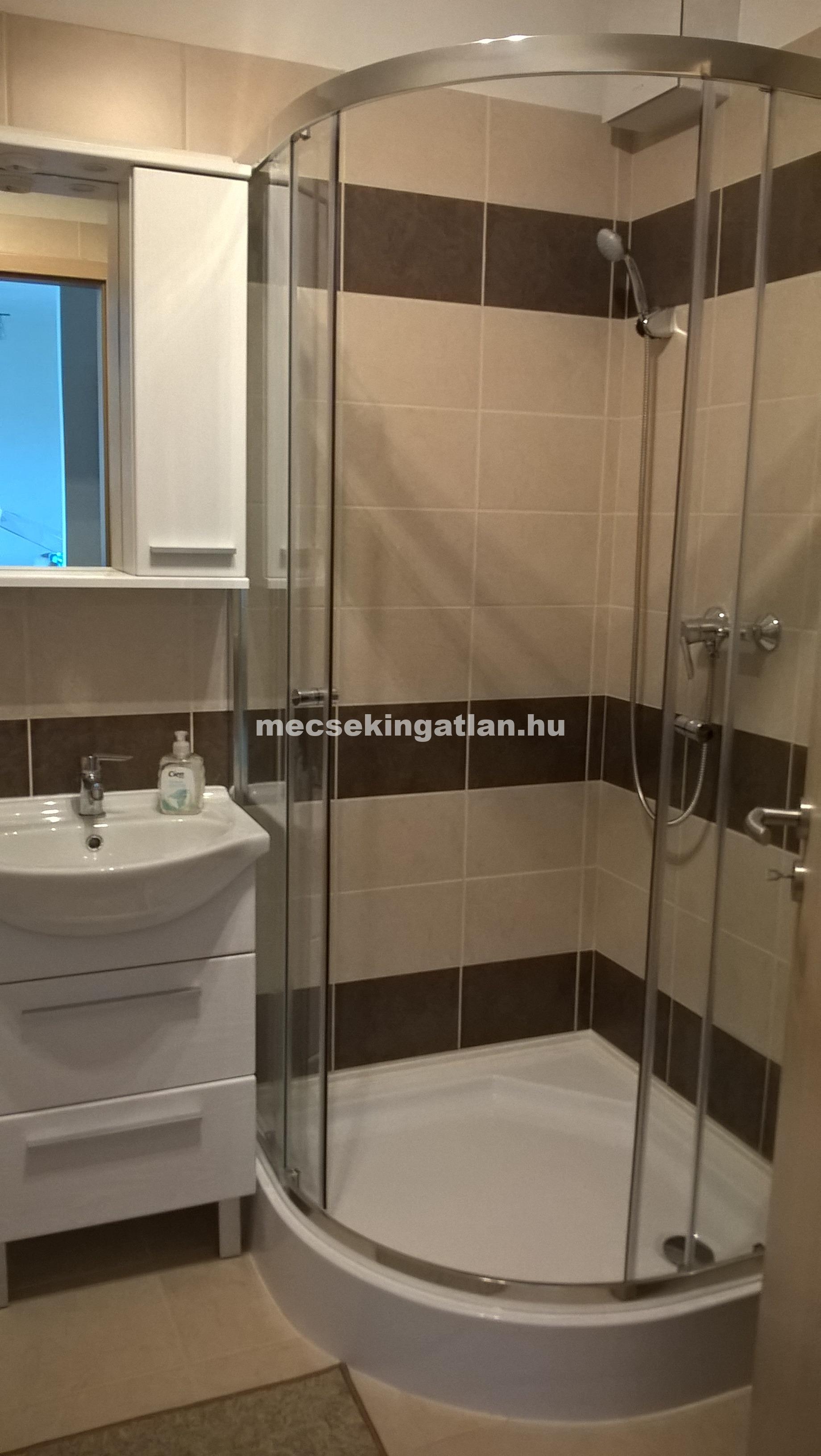 Pécsett a Megyeri téren újépítésű téglalakás kiadó!
