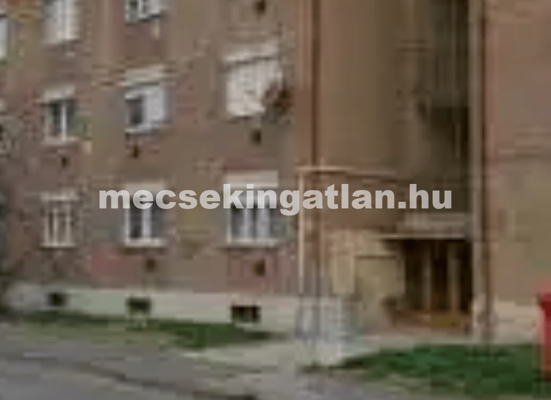 Pécsett a Garay utcában zárt garázs kiadó!