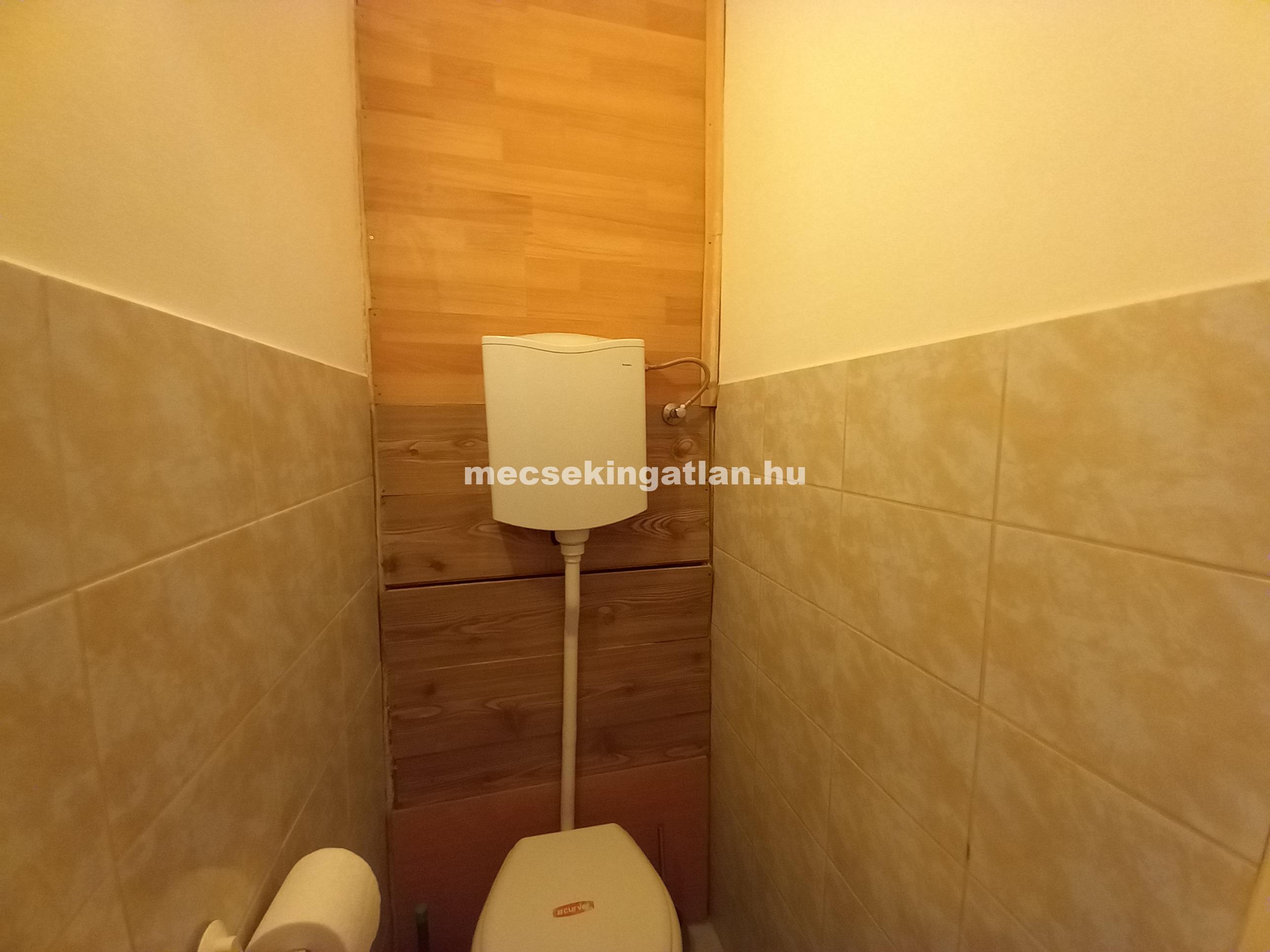 Pécsett az Ifjúság úton 3 különálló szobás lakás, erkéllyel kiadó!