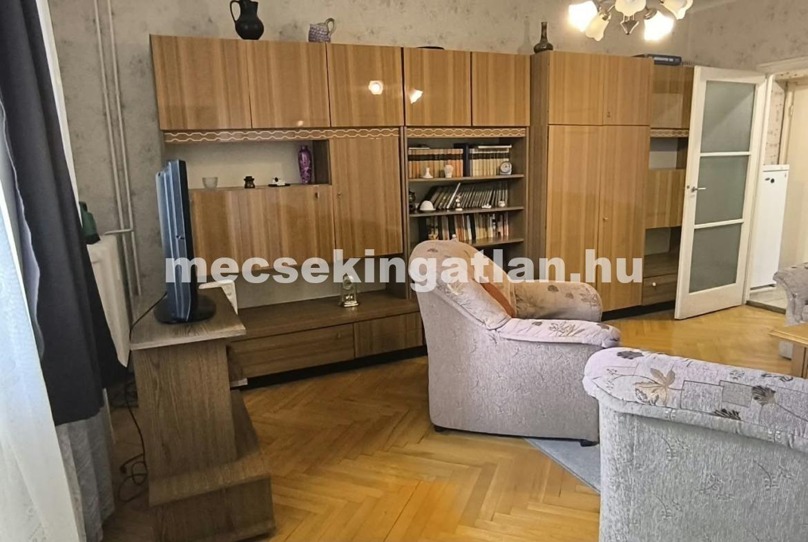 Pécs, Bornemissza Gergely utcában eladó téglalakás a második emeleten-44,9 MFt-i.á.