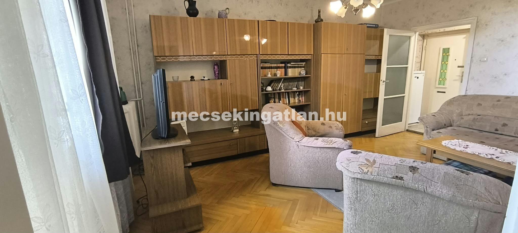 Pécs, Bornemissza Gergely utcában eladó téglalakás a második emeleten-44,9 MFt-i.á.
