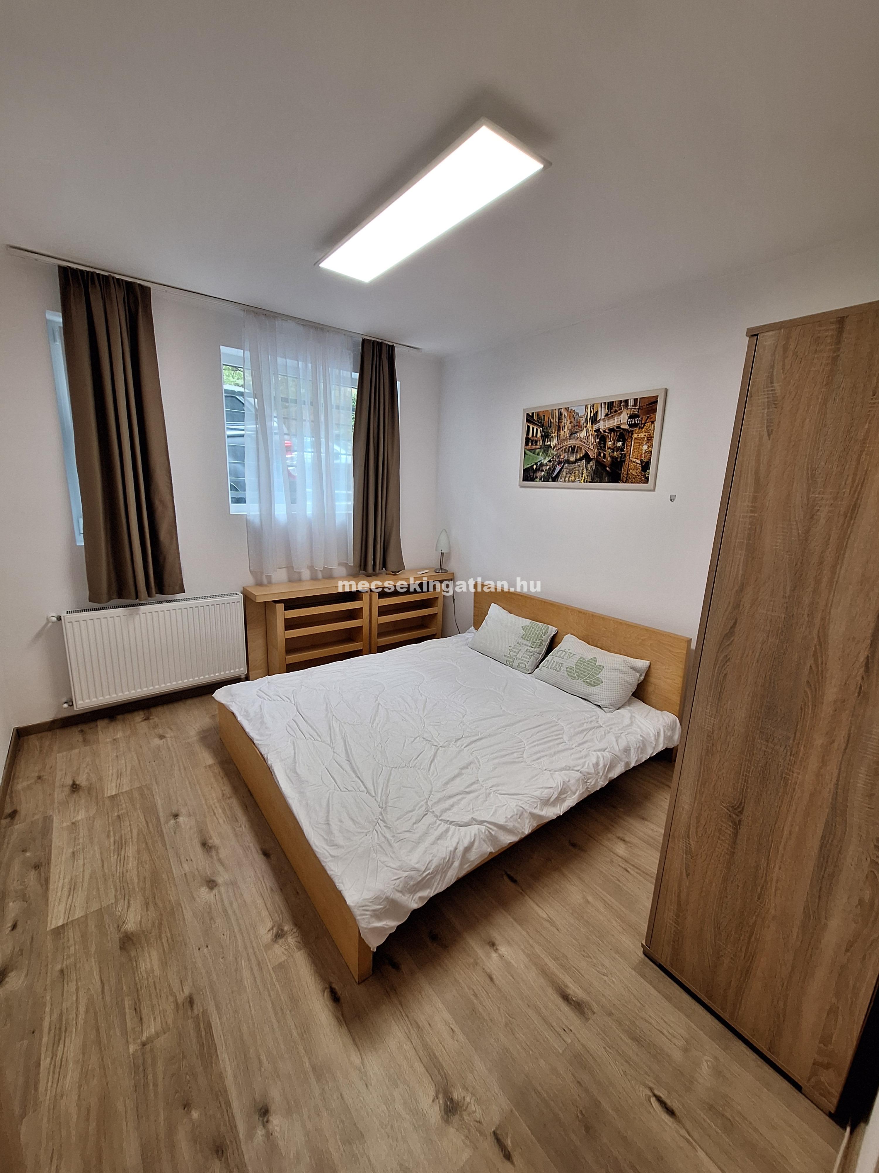 Pécsett a Radnics utcában földszinti, újépítésű téglalakás kiadó!
