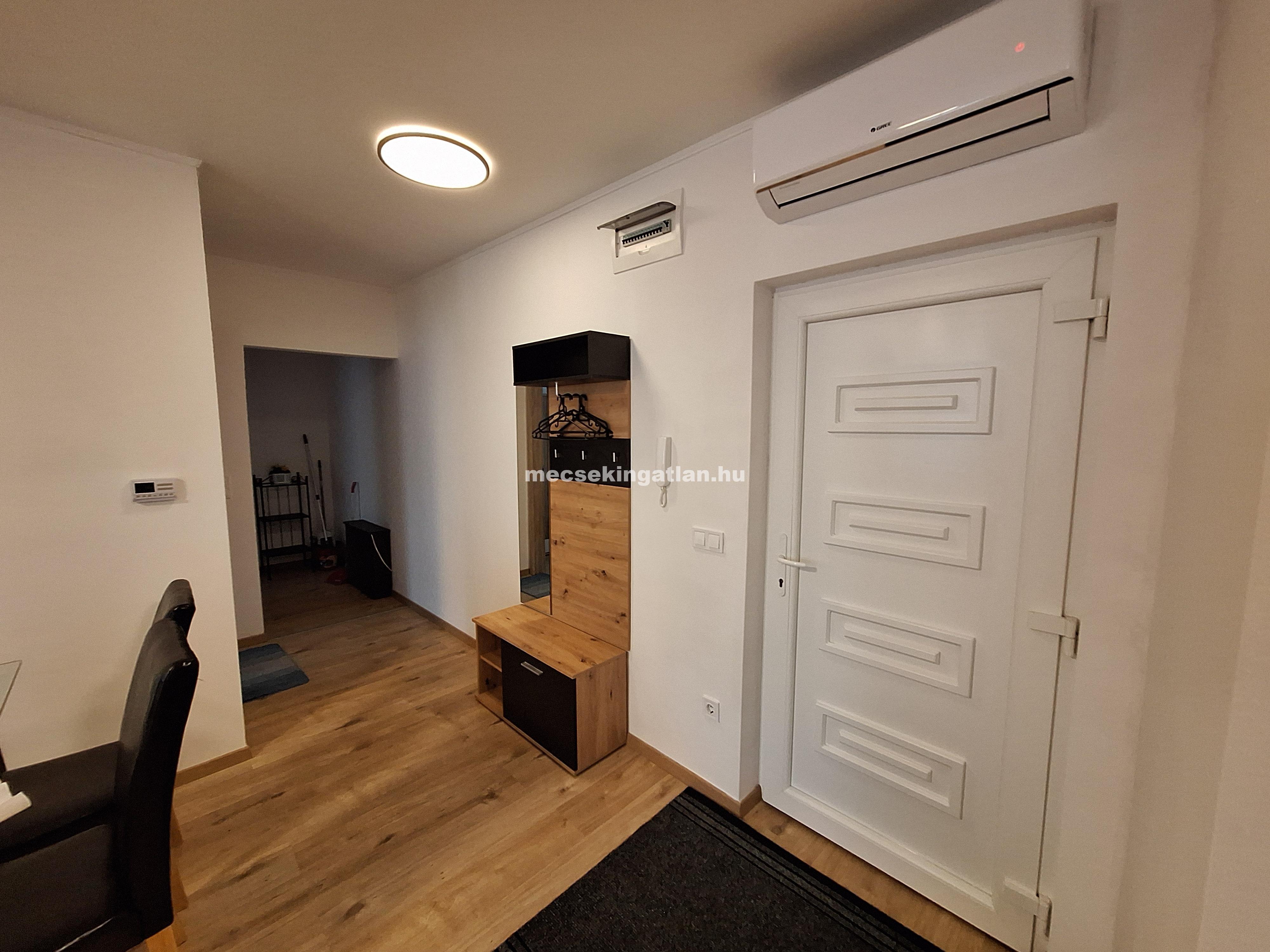 Pécsett a Radnics utcában földszinti, újépítésű téglalakás kiadó!